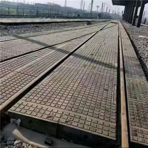 华矿重工一批道口板发往乌鲁木齐