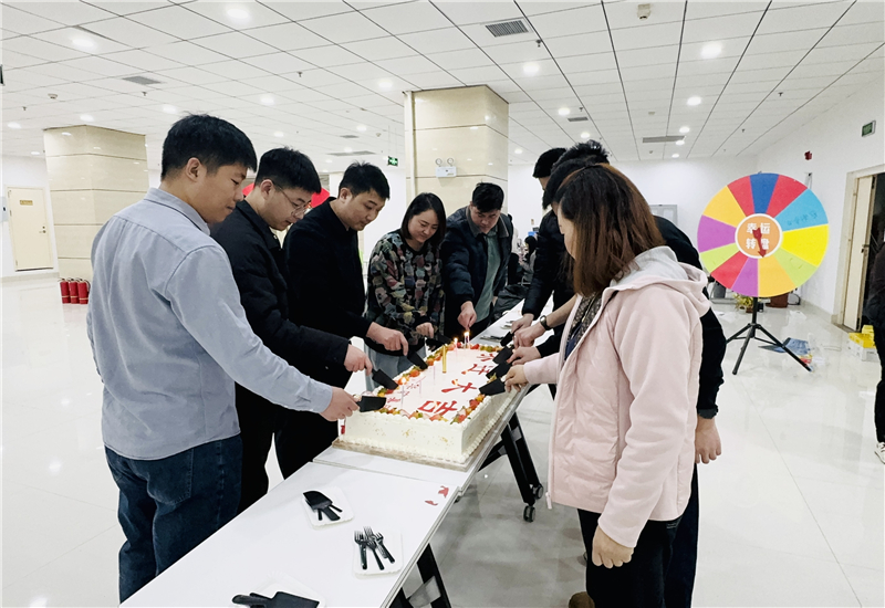 温暖冬日 焕新出发|华矿集团12月员工日纪念暨乔迁之喜庆?；疃猜傩?></a> </div>
          <dl>
            <dt> <a href=